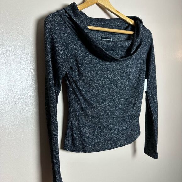 CLEARANCE! Gray Boutique Off-Shoulder Sweater Size S NWT - Picture 3 of 5